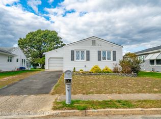 8 Montreal Ct, Toms River, NJ 08757