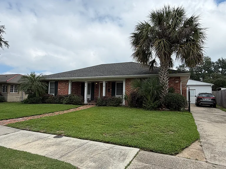 511 Topaz St — Photo 1