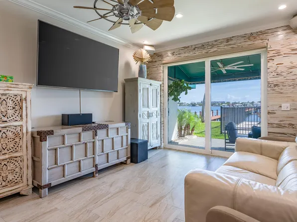 318 N Lake Drive, Lantana, FL 33462