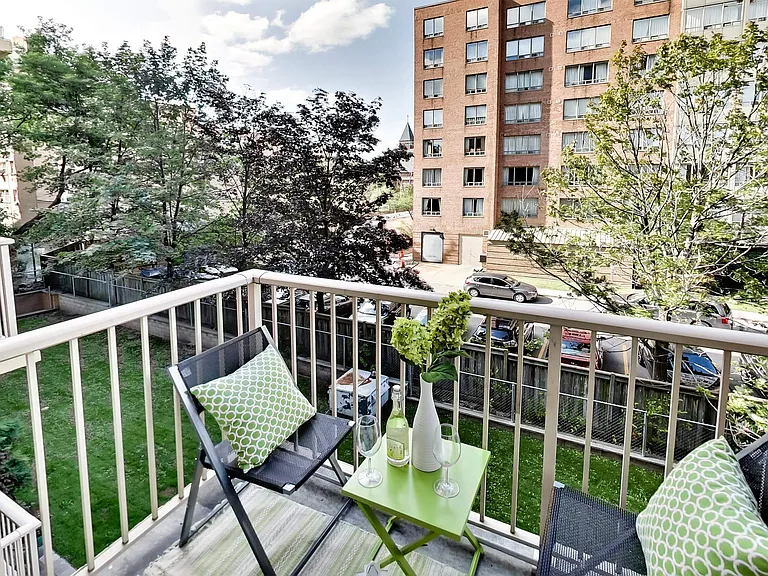 680 Roselawn Ave — Photo 96