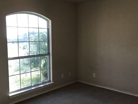 2nd image of 2218 Los Pinos Dr