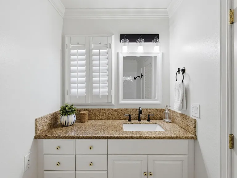 7516 Shady Hollow Dr — Photo 17