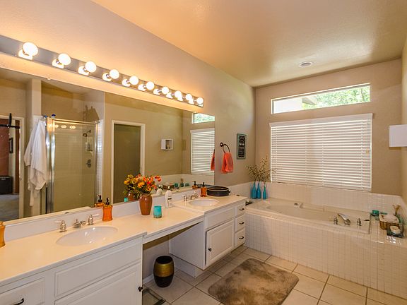 5th image of 12490 Mesa Verde Ct
