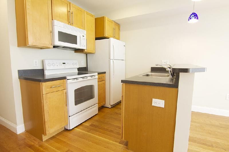 2nd image of 106 Hammond St #2X