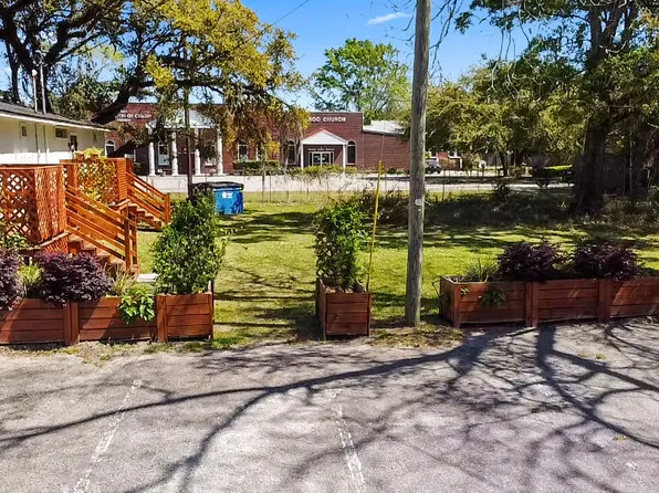 1497 Remount Rd, North Charleston, SC 29406