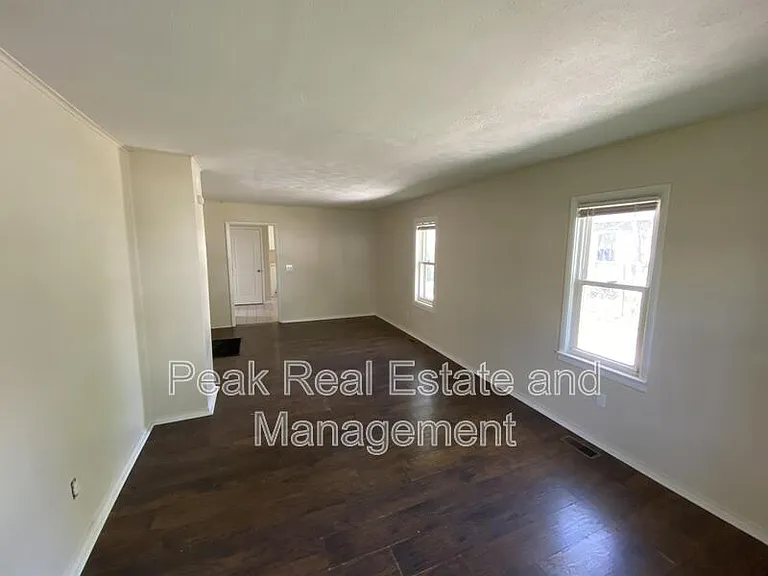 316 Maplelawn St SE — Photo 10