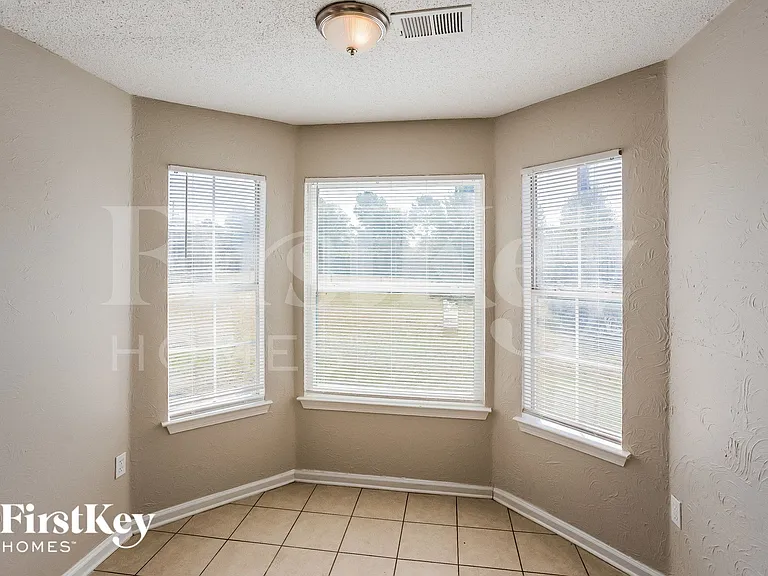 4668 Amanda Oaks Cir S — Photo 5