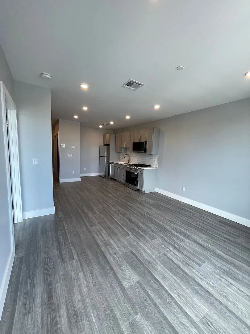 No Fee! Gorgeous New Construction Brighton 1 Bed — Photo 3