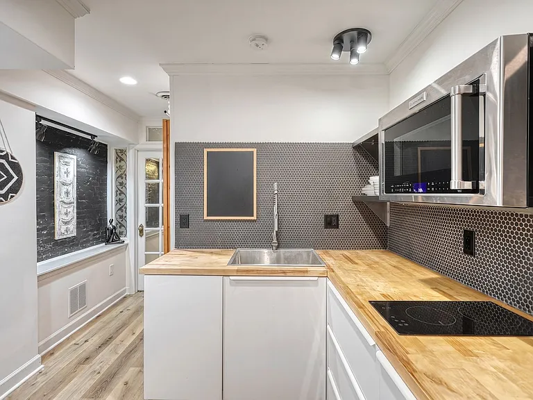 411-411 1/2 Walnut St — Photo 13