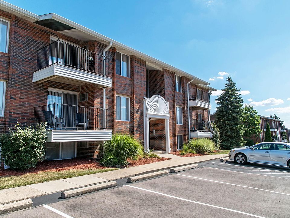 Hillcrest - Building Exterior