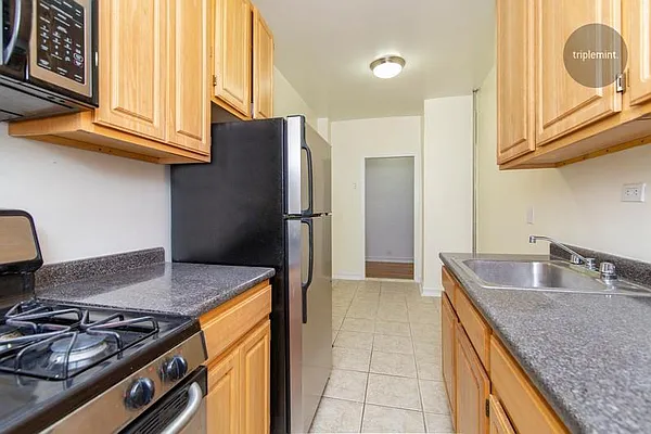 Sold by Triplemint | media 3