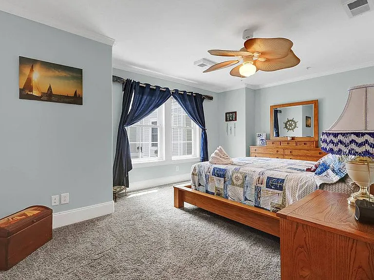 305 S Lake Park Blvd #106 — Photo 23