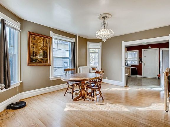 3rd image of 653 Magnolia Ave E
