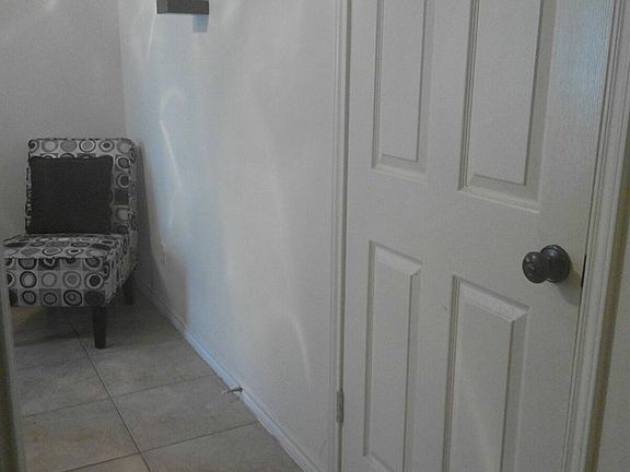 2nd image of 806-1-1 Continental Dr