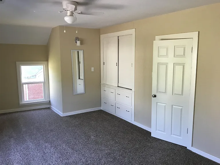 1114 N Creek St — Photo 5