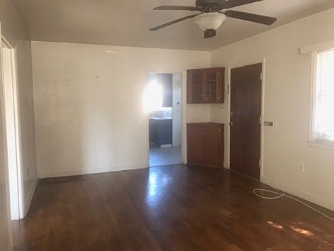 3rd image of 712 W Yale Ave