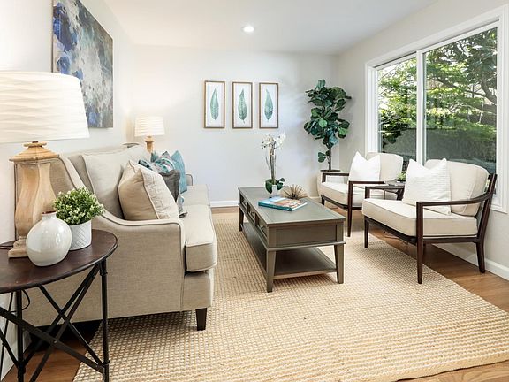3rd image of 2075 Manzanita Ave
