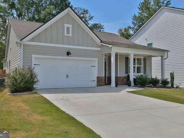 6034 Trumpet Flower Ave, Flowery Branch, GA 30542
