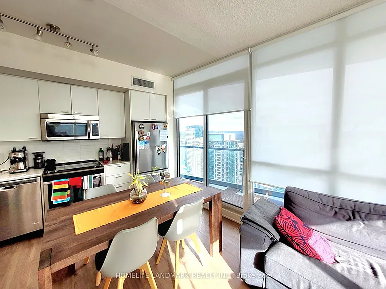 30 Roehampton Ave #3110 — Photo 23