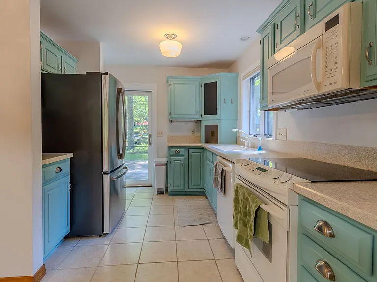 4015 Holiday North Ct — Photo 6