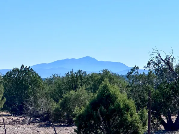 145 NE Reckless Ln, Ash Fork, AZ 86320