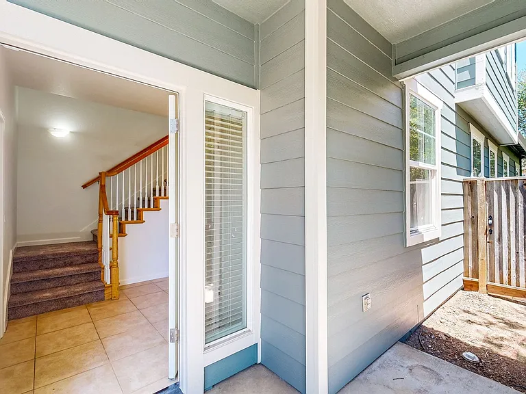 642 Acacia Ln — Photo 4