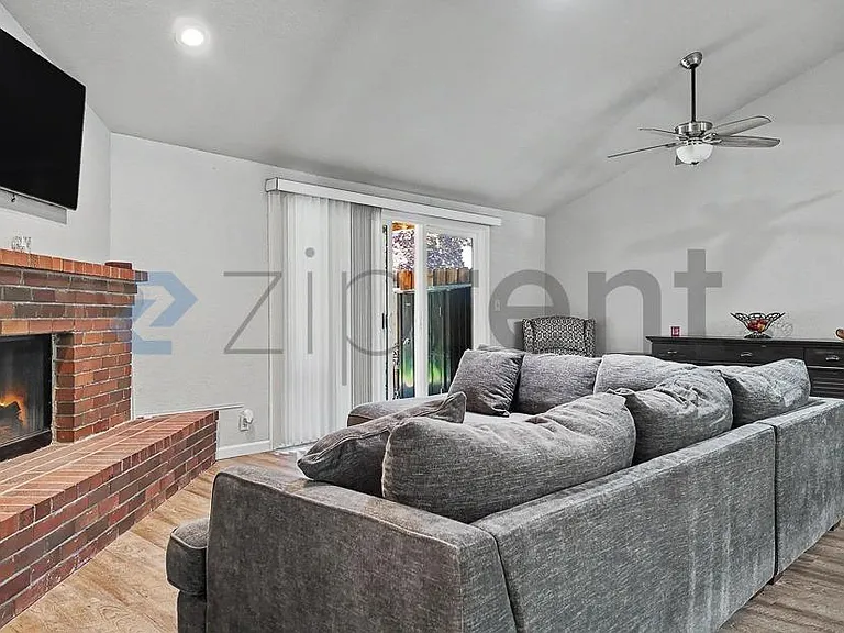 1172 Spruce Tree Cir — Photo 21