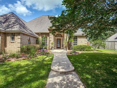 800 Enchanted Oaks Dr, Angleton, TX, 77515