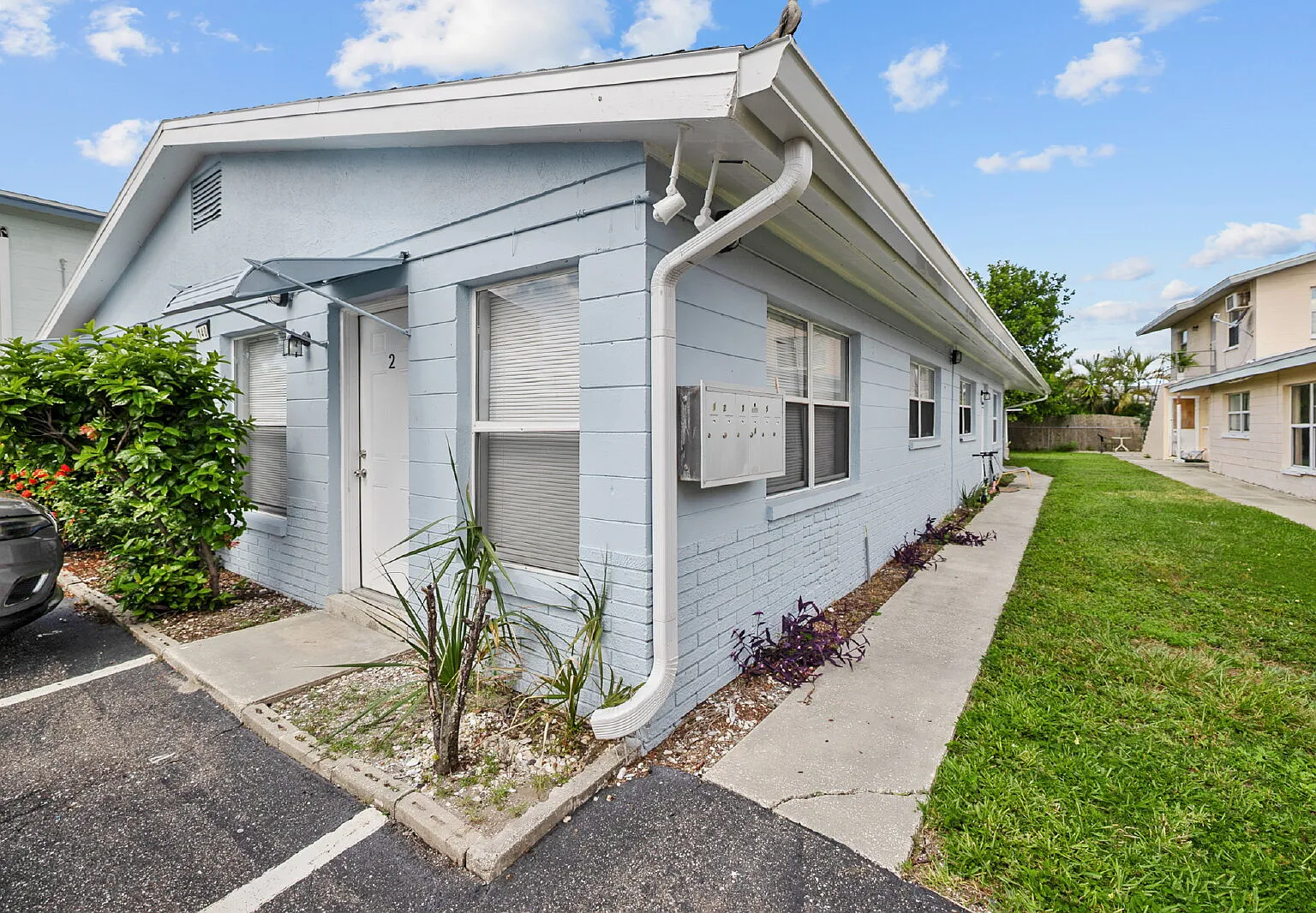 2 bed, 1.0 bath, $1,775 — Photo 2