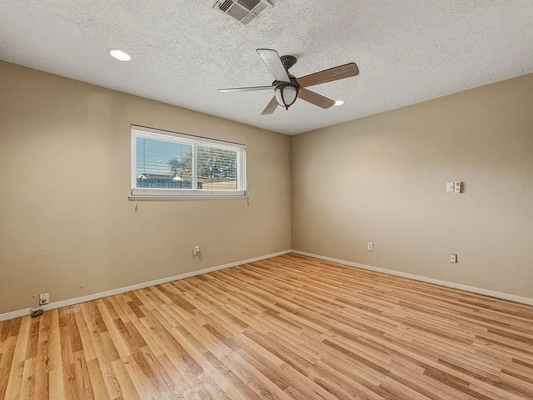 5211 Court Rd — Photo 21