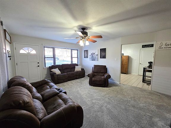 4th image of 512 Ivanhoe St