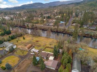 1185 Old Ferry Rd, Shady Cove, OR 97539