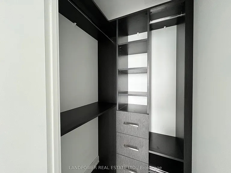 75 Oneida Cres #LPH02 — Photo 5
