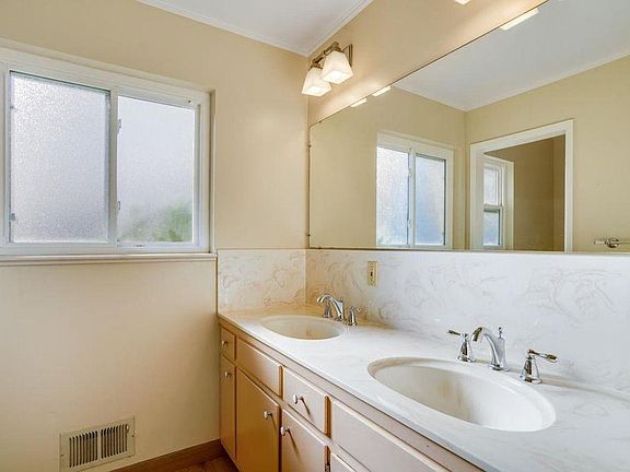 2nd image of 15852 Candlewood Dr