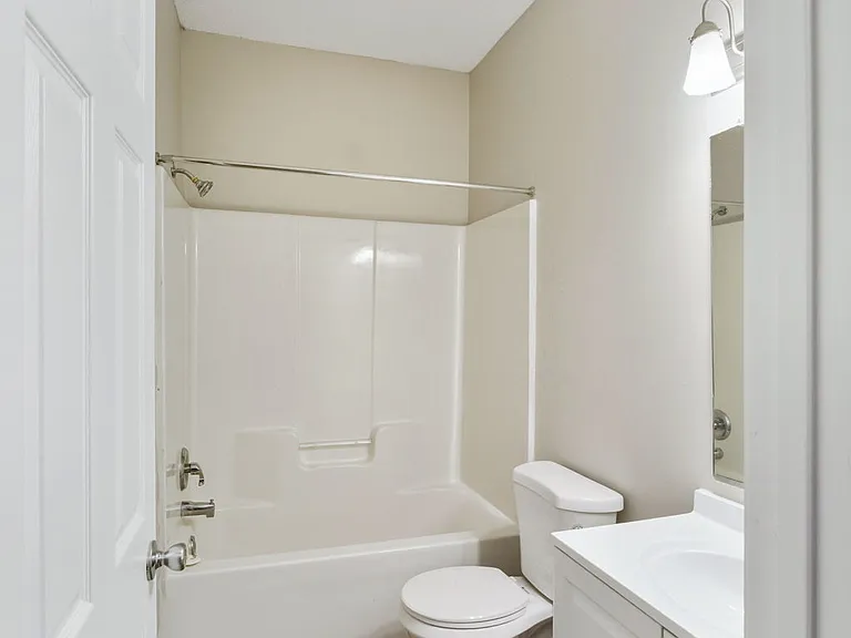 Latitude 30 Apartments — Photo 13