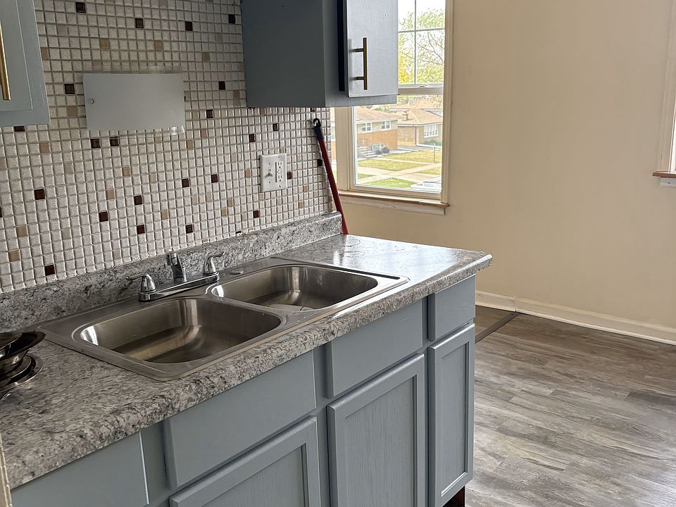 1st image of 7741 S Oconto Ave #1
