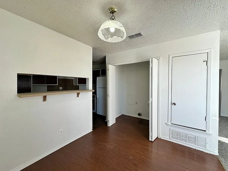 2105 Creekwood Dr — Photo 15
