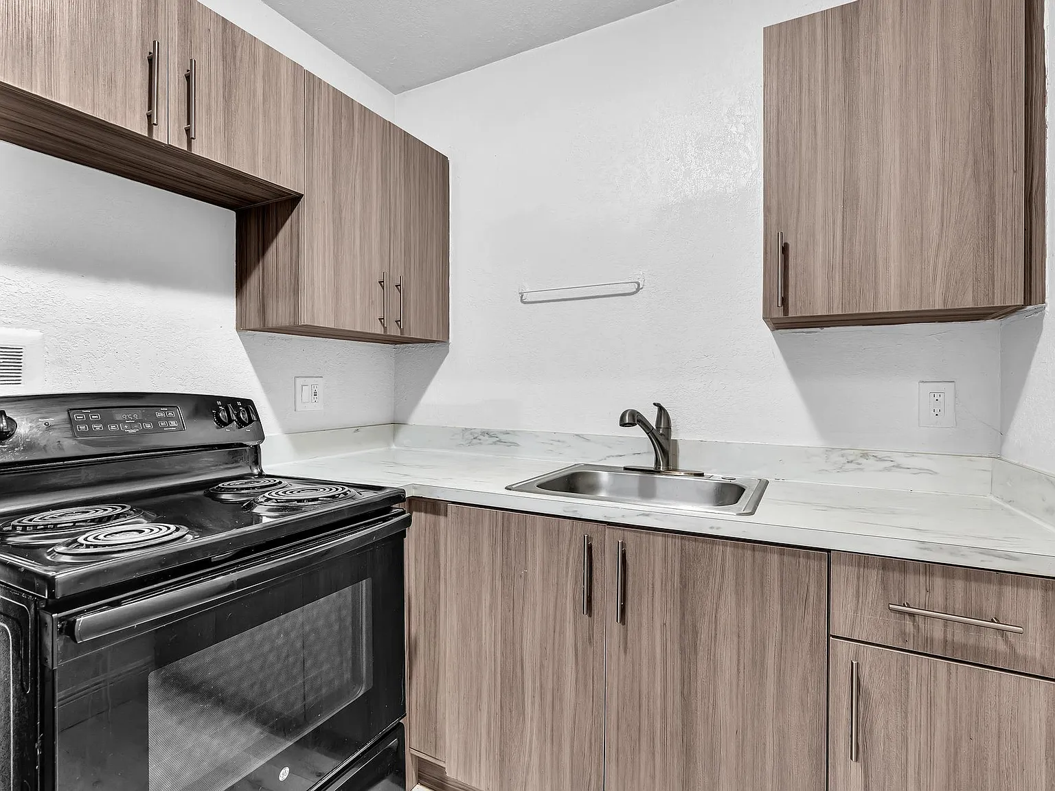 1 bed, 700 sqft, $1,595 — Photo 3