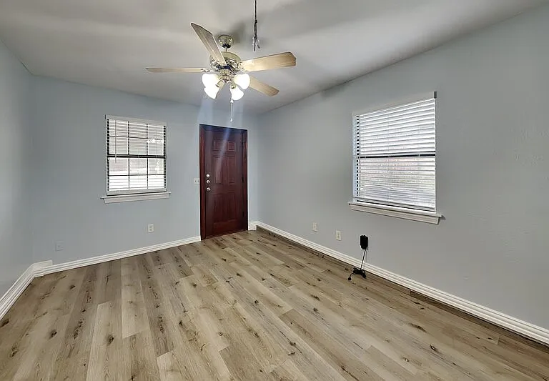 1913 Briarwood Dr — Photo 13