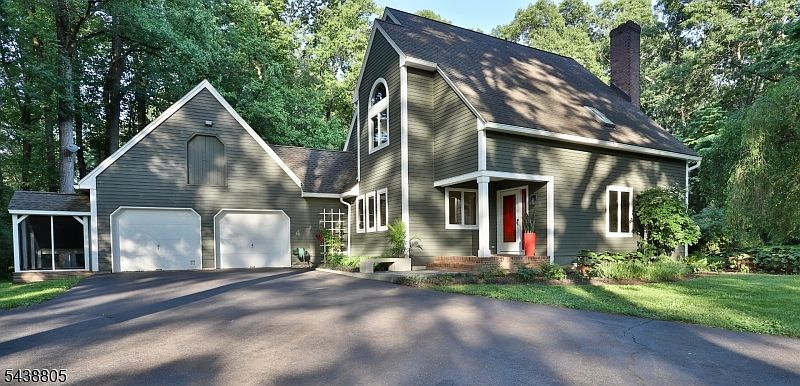 1st image of 4 Deerwood Dr