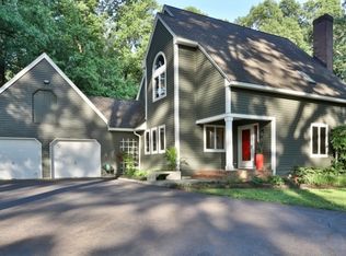 4 Deerwood Dr, Clinton, NJ 08809