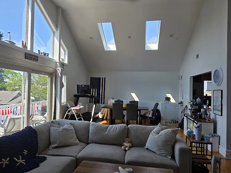 355 E Market St #2 — Photo 3