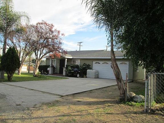 4th image of 3362 E Green St