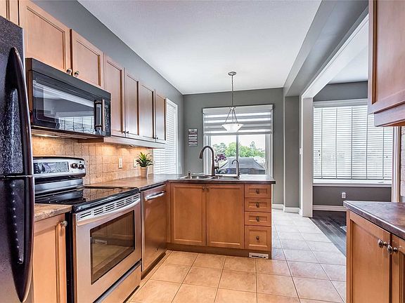 4th image of 45 Seabreeze Cres #20