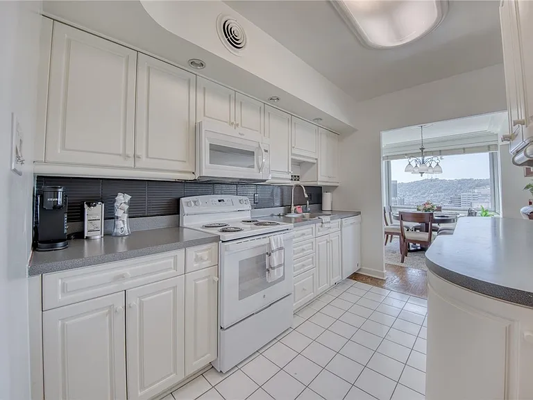 320 Fort Duquesne Blvd #26N — Photo 20