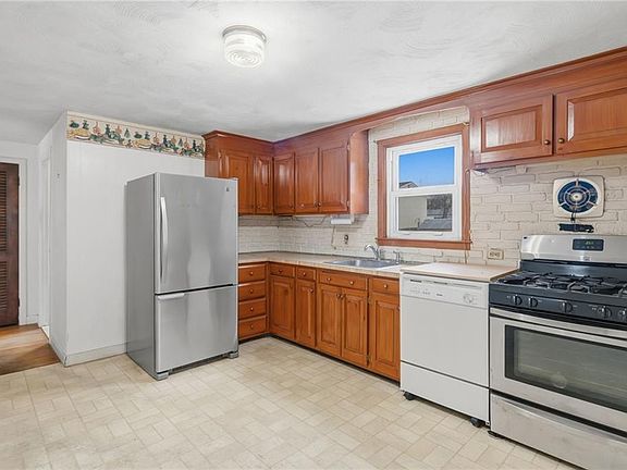 2nd image of 60 Duncan Rd