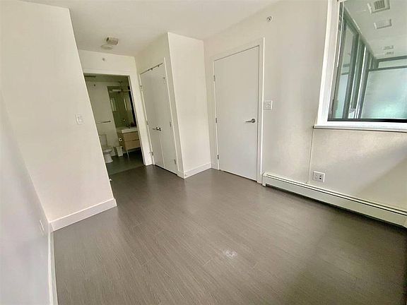 4th image of 1325 Rolston St #1