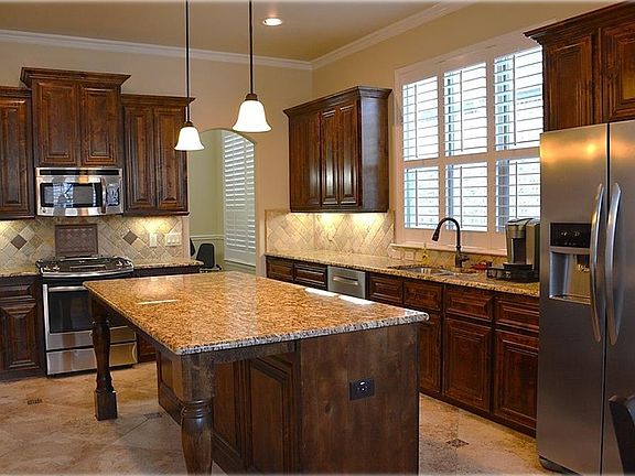 2nd image of 405 Heritage Ln