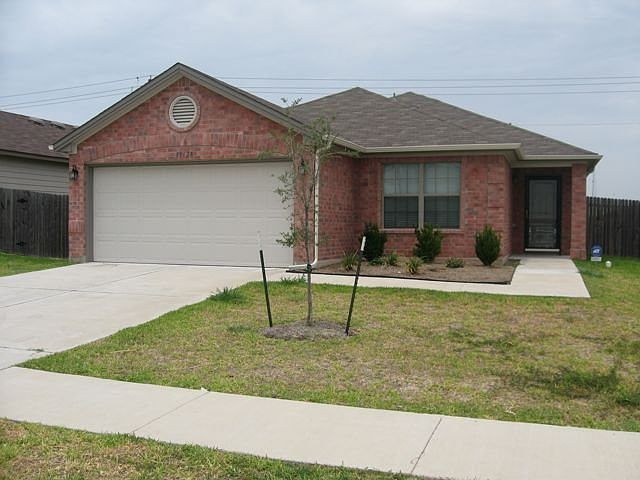 Immaculate 2006, 4/2/2 w/enclosed patio!