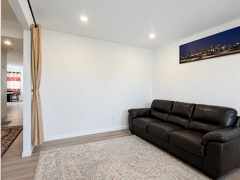 1005 S Elk Way — Photo 5